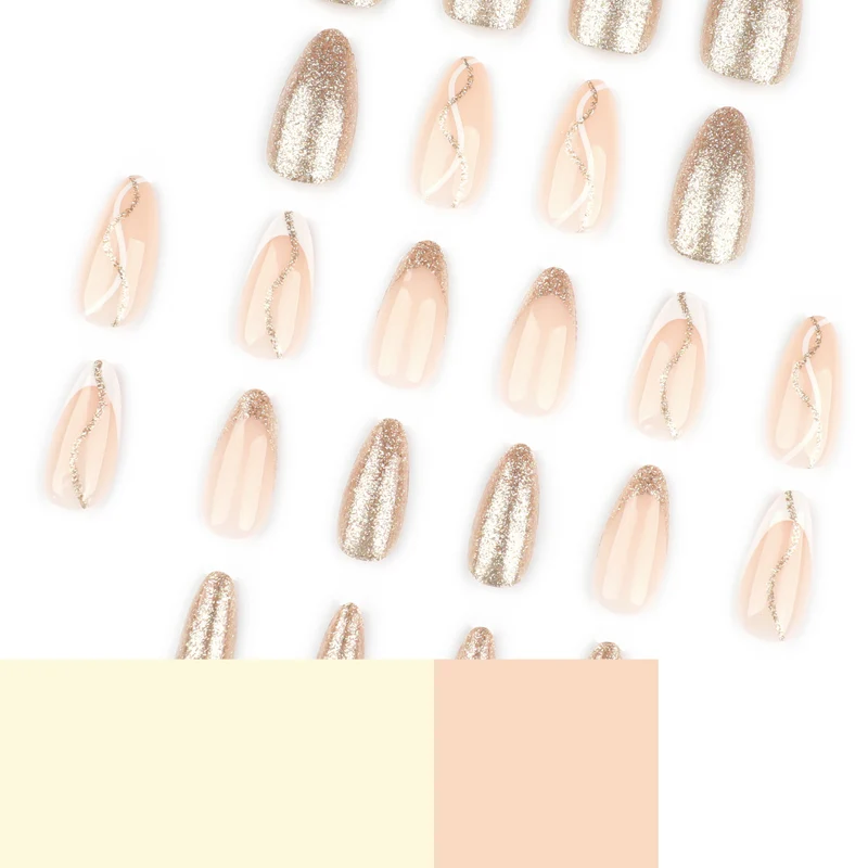 Kunstvolle Nagelkunst mit elegantem Gold-Design Karnz