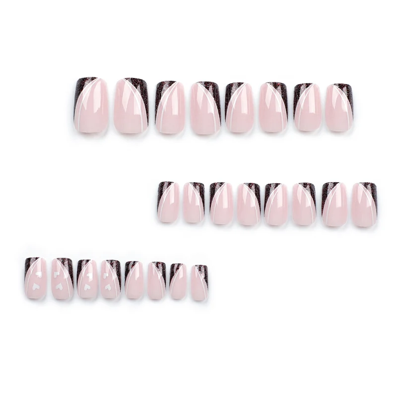 Kunstvolle Nagelkunst mit elegantem Glitter und Herzdesign Karnz