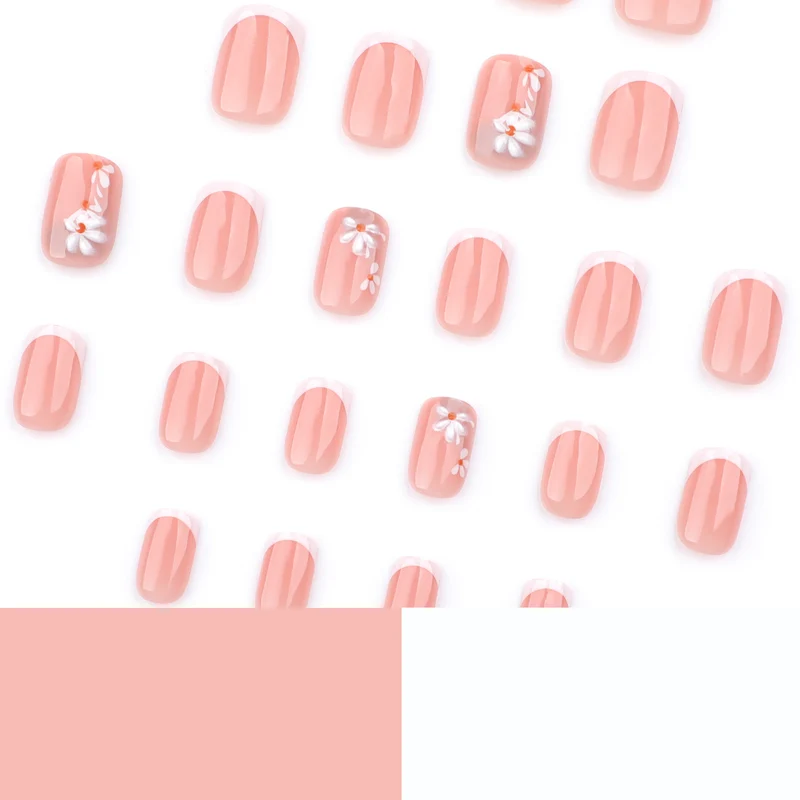 Kunstvolle Nagelkunst mit elegantem Blüten-Design Karnz