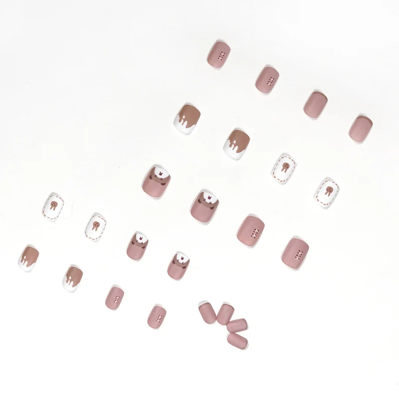 Kunstvolle Nagelkunst mit Bärenmotiv Karnz