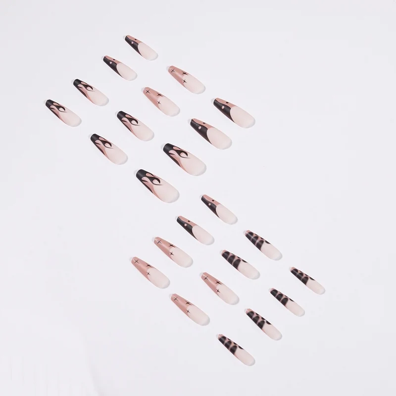 Kunstvolle Nagelkunst im stylishen Flammendesign Karnz