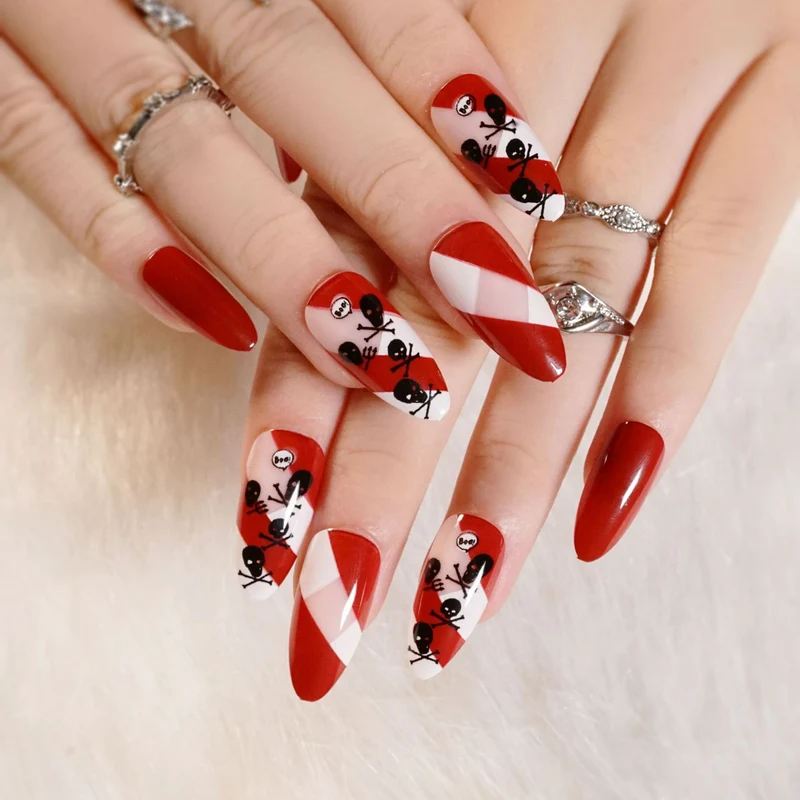 Kunstvolle Nagelkunst im Halloween-Design Karnz
