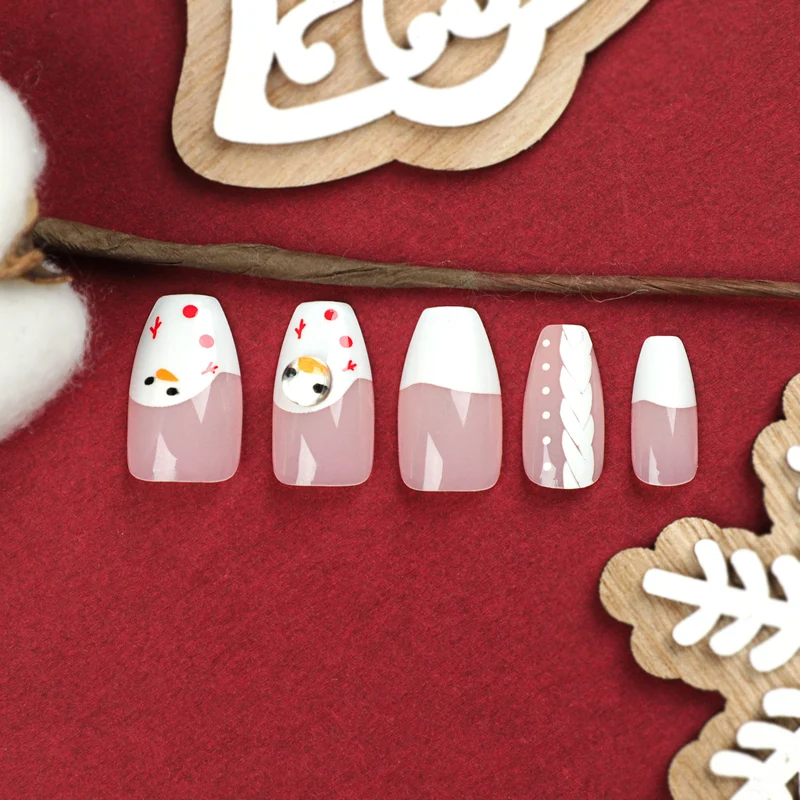 Kunstvolle Nagelkunst im festlichen Winterdesign Karnz
