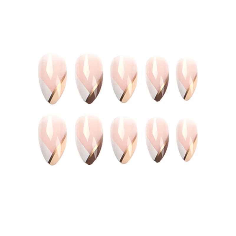 Kunstvolle Nagelkunst im eleganten Stiletto-Design mit goldenen Akzenten Karnz
