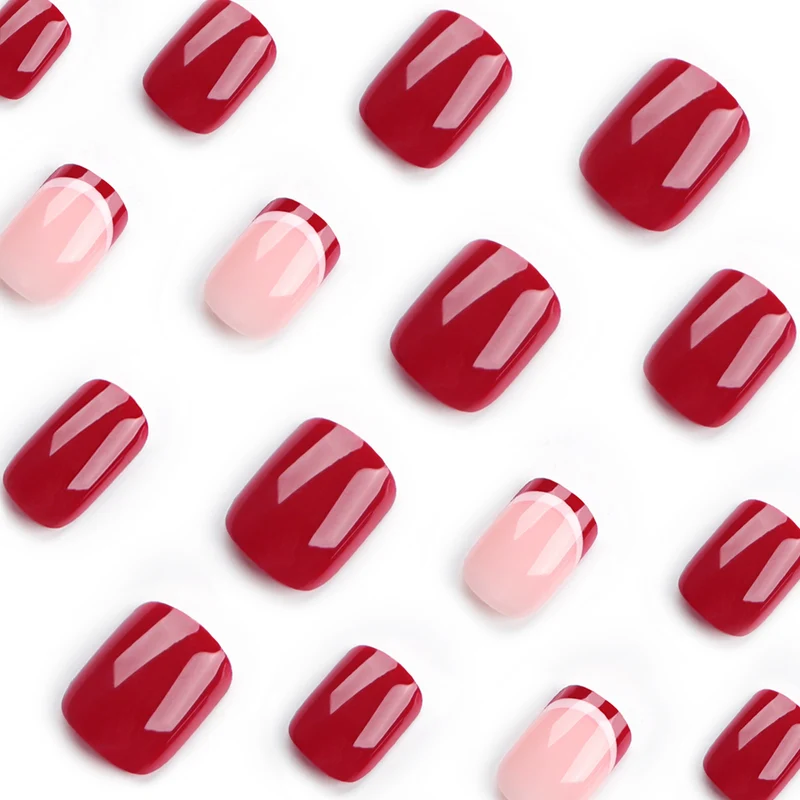 Kunstvolle Nagelgestaltung im modernen French-Tip Stil Karnz
