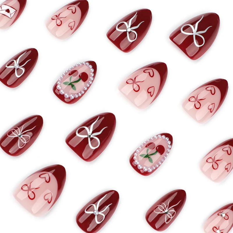 Kunstvolle Nageldesigns mit Schleifen- und Rosenmotiv Karnz