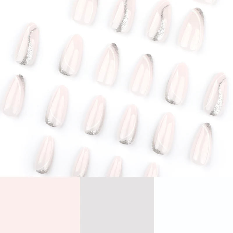 Kunstvolle Nageldesigns mit schimmernden Akzenten Karnz