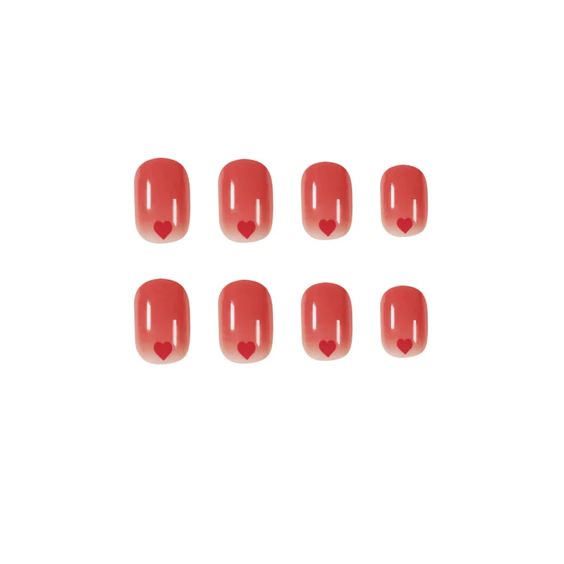 Kunstvolle Nageldesigns mit romantischen Herzmotiven Karnz