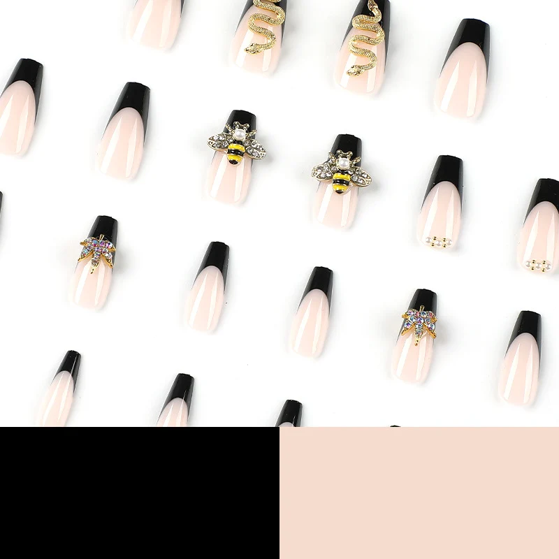 Kunstvolle Nageldesigns mit floralen und glamourösen Akzenten Karnz