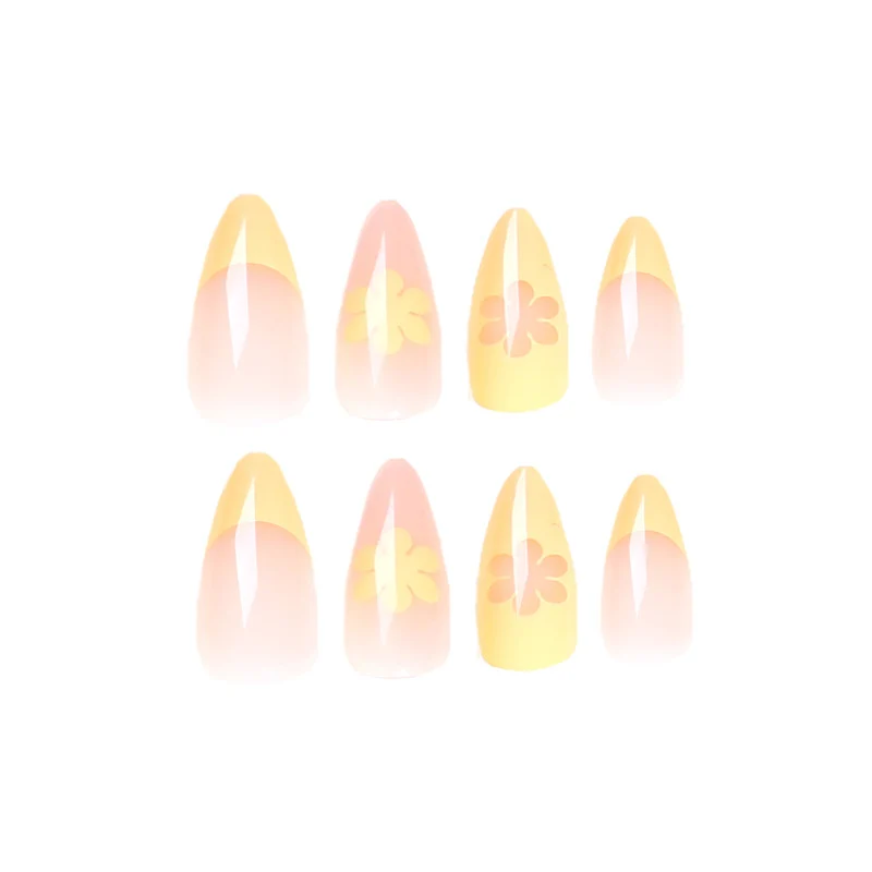 Kunstvolle Nageldesigns mit floralen Akzenten und Farbverlauf Karnz