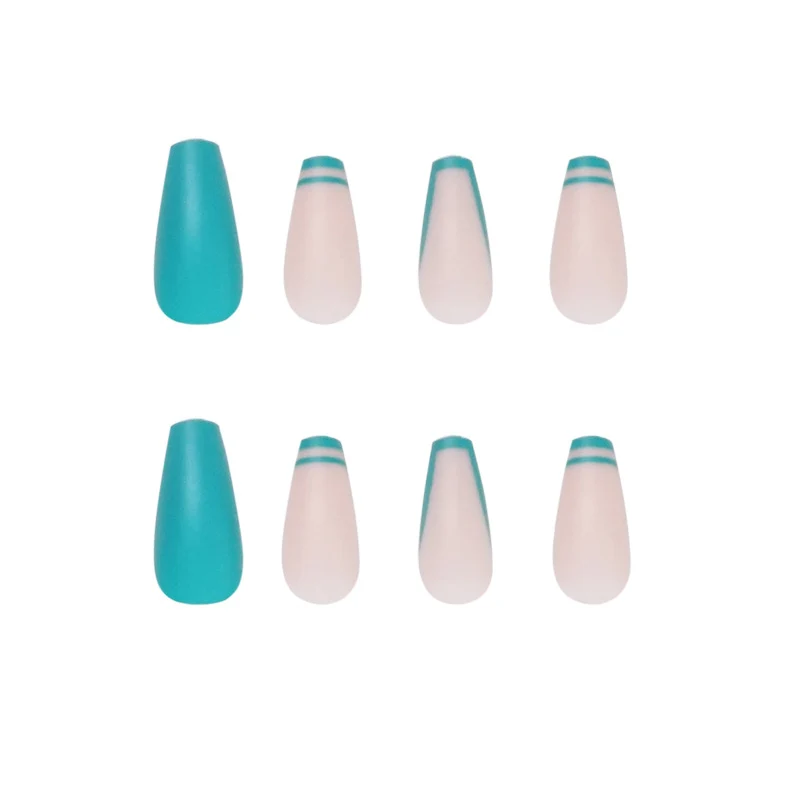 Kunstvolle Nageldesigns mit eleganten Akzenten und Farbverlauf Karnz