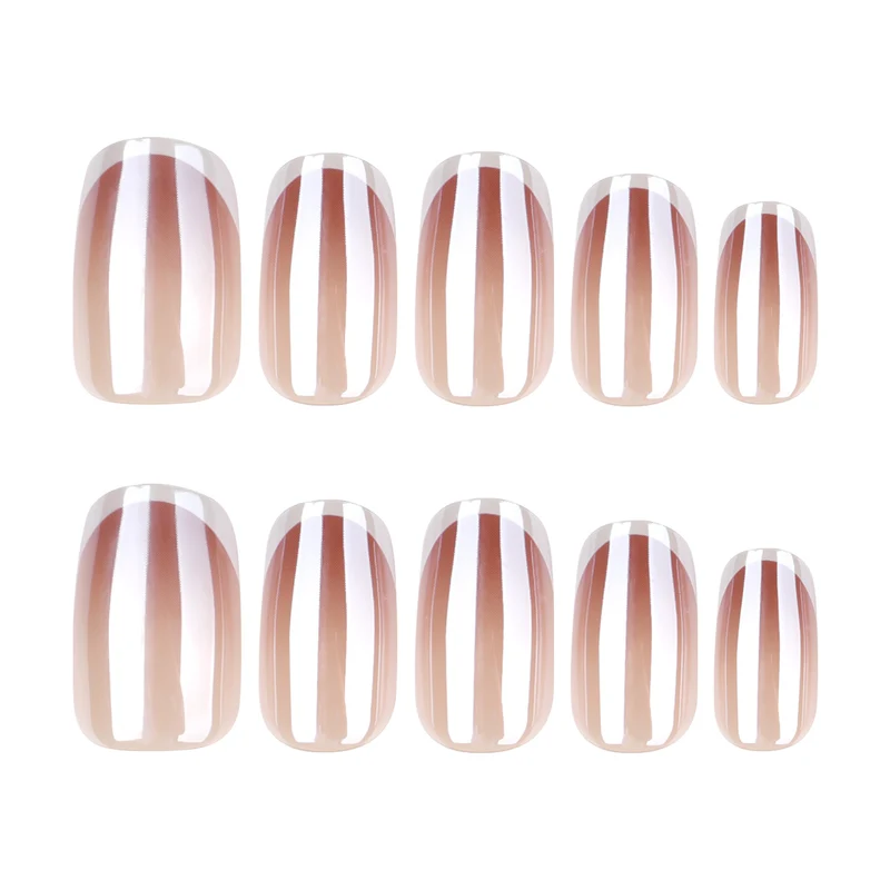 Kunstvolle Maniküre mit elegantem French-Tip Karnz