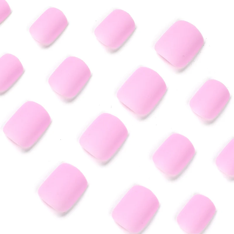Kunstvolle Gel-Nägel mit mattem Finish Karnz