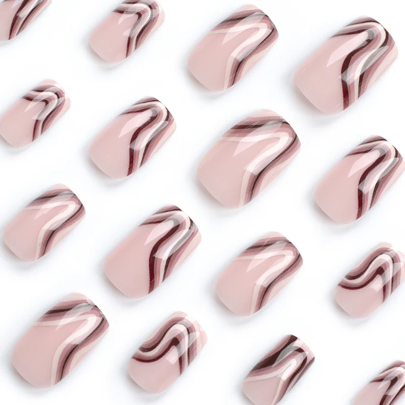 Kunstvolle Gel-Nägel mit elegantem Wellen-Design Karnz