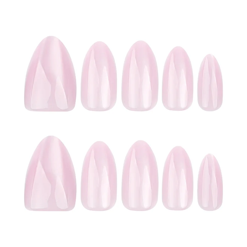 Kunstvolle Gel-Nägel mit elegantem Glamour-Finish Karnz