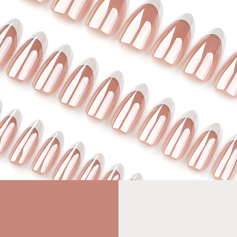 Kunstvolle Gel-Nägel mit elegantem French-Tip Design Karnz