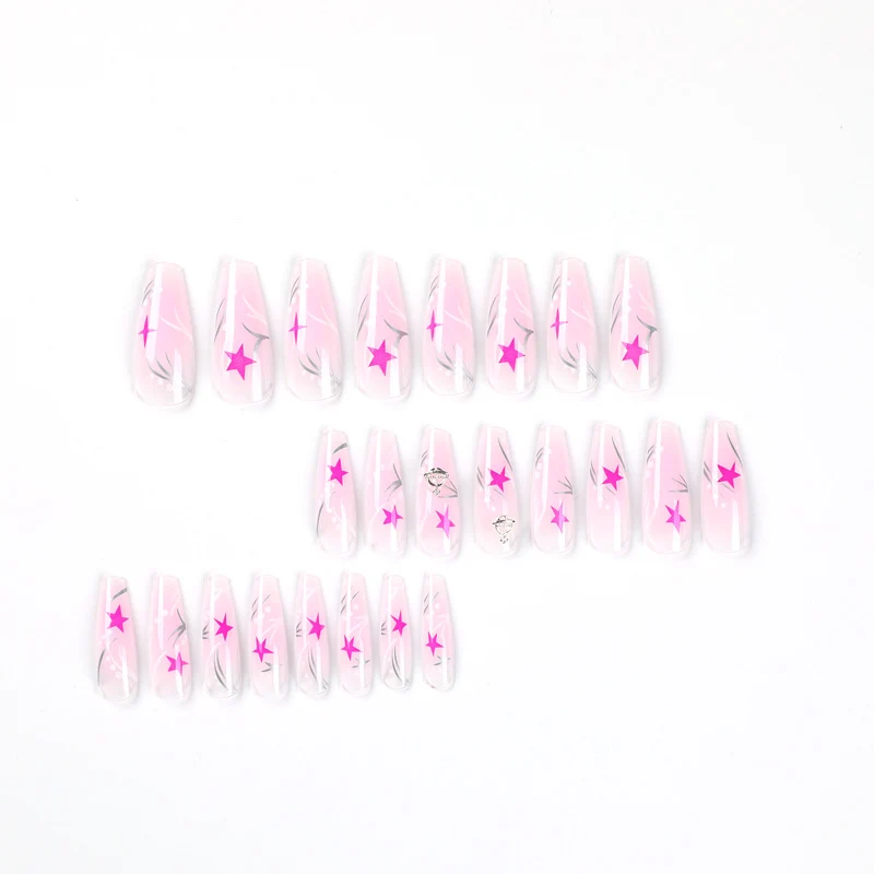 Kunstvolle Gel-Nägel mit elegantem floralem Design Karnz