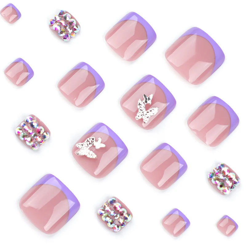 Kunstvolle Fußnagelkunst mit eleganten Glitzerverzierungen Karnz