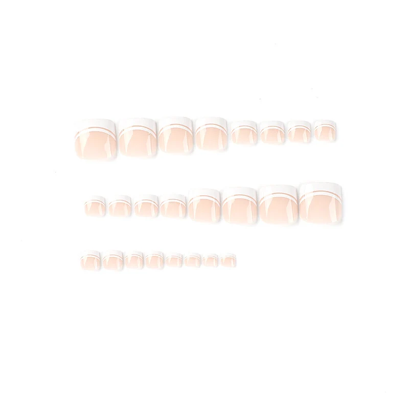 Kunstvolle Fußnagelkunst mit elegantem French-Tip Design Karnz