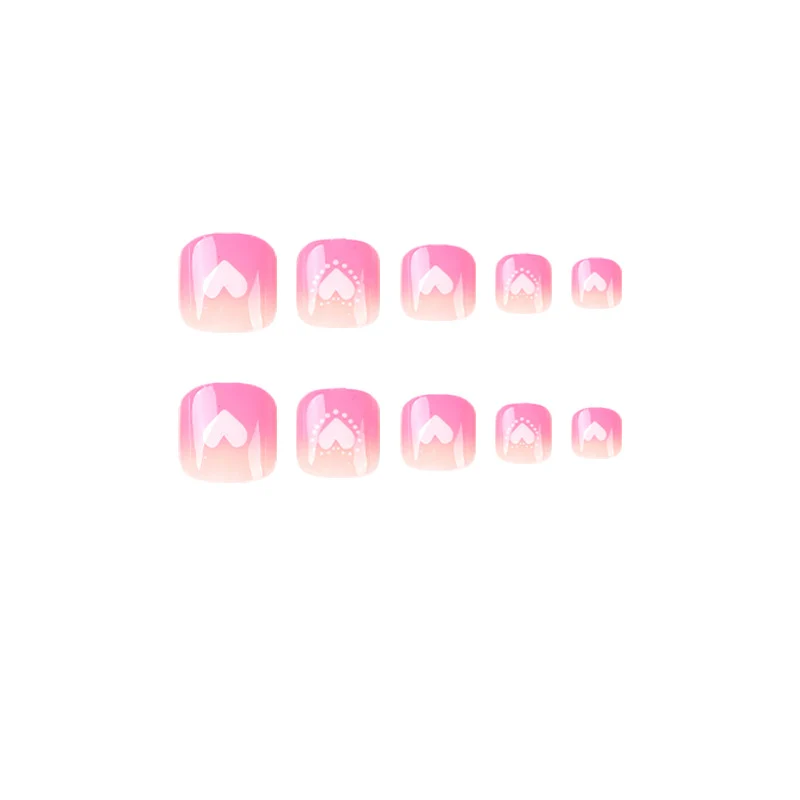 Kunstvolle Fußnagelgestaltung mit Herzmotiven Karnz