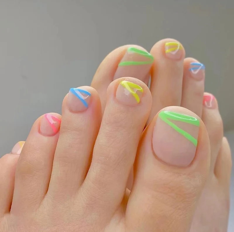 Kunstvolle Fußnagelgestaltung mit Göttlichem Schmetterlingsdesign Karnz