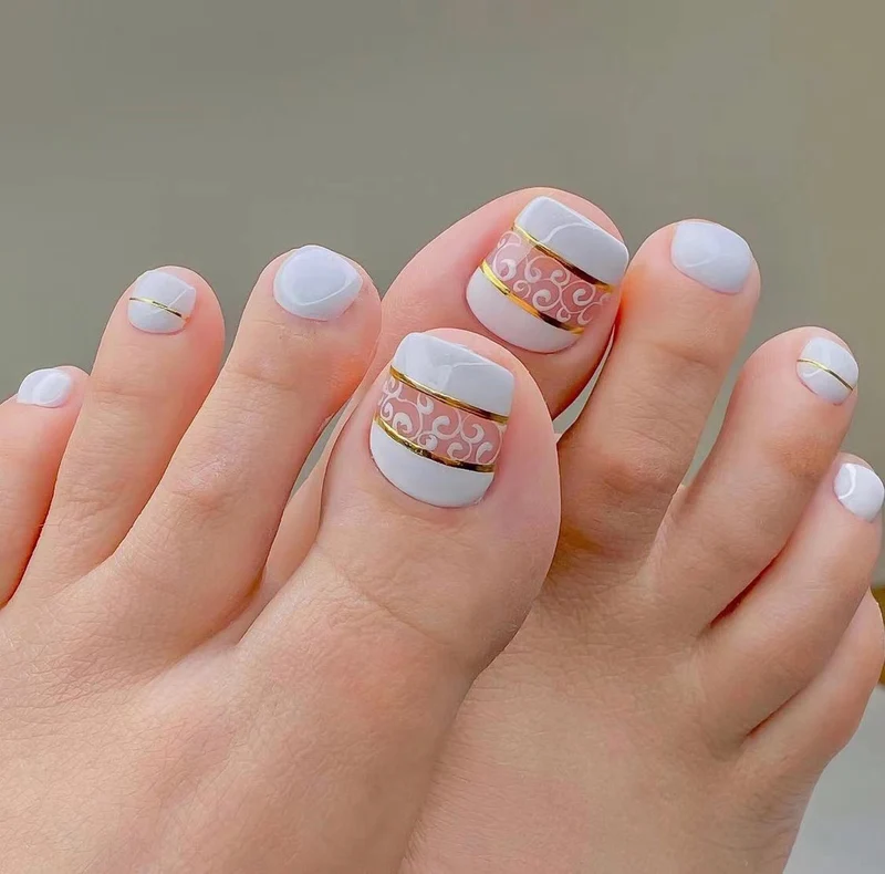 Kunstvolle Fußnagelgestaltung mit Göttlichem Schmetterlingsdesign Karnz
