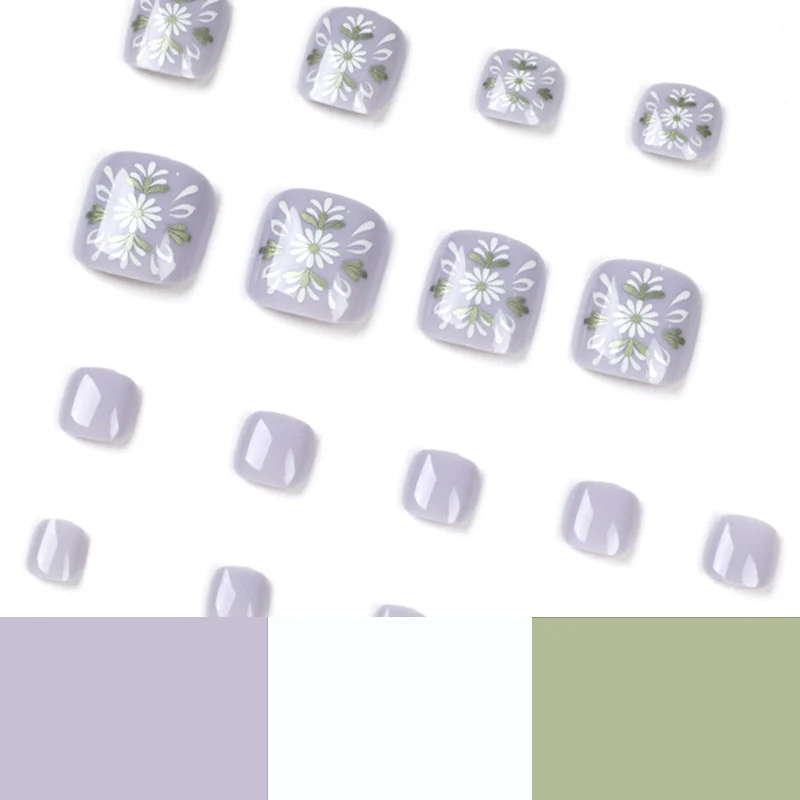 Kunstvolle Fußnagelgestaltung mit elegantem floralem Design Karnz