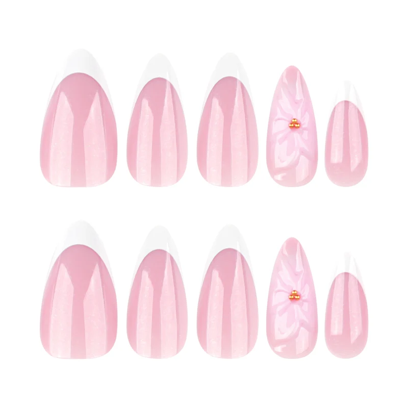 Kunstvolle French-Tip Nagelverlängerungen mit Blumenakzenten Karnz