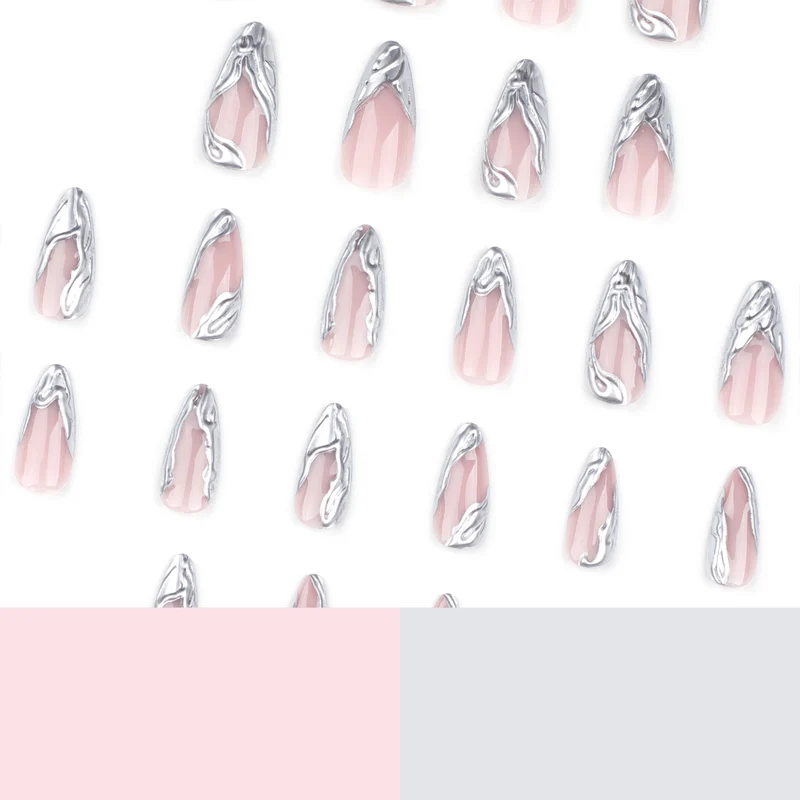 Kunstvolle Acryl-Stiletto-Nägel mit eleganten Metallic-Verzierungen Karnz