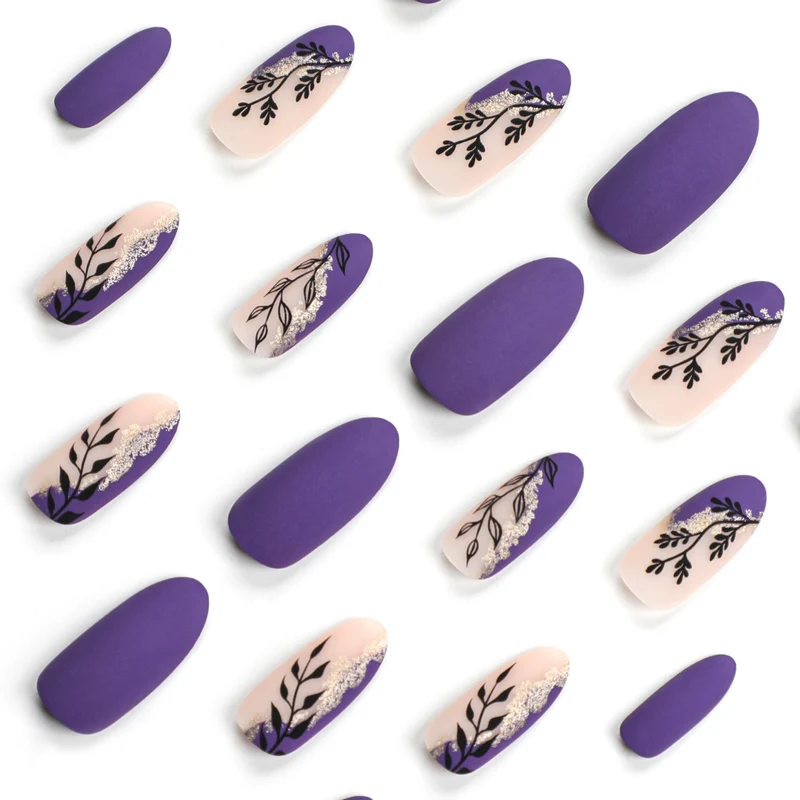 Kunstvoll verzierte Stiletto-Nägel Karnz