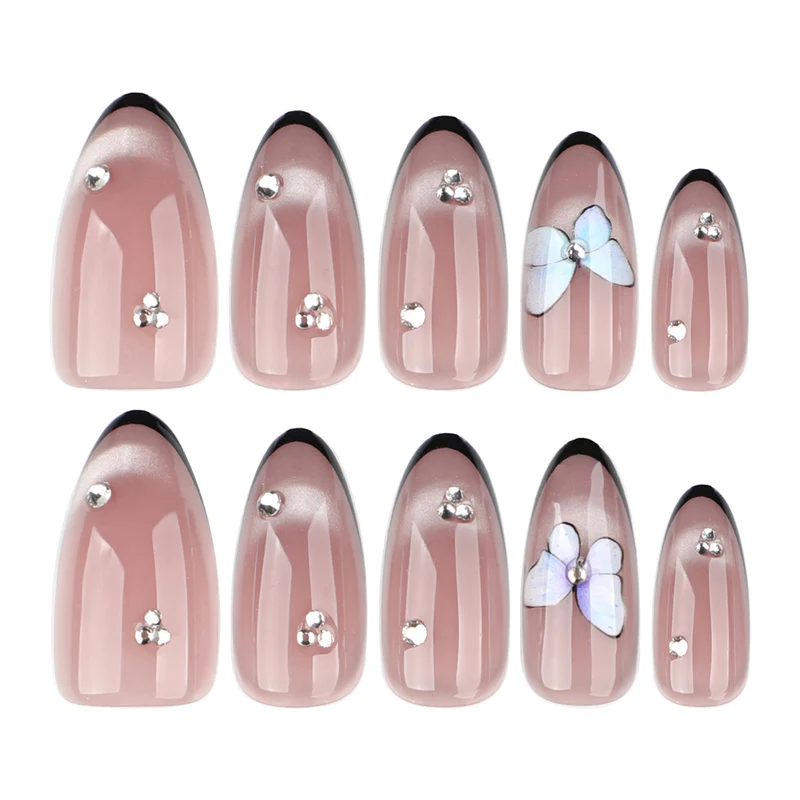 Künstliche Nailart mit Perlen- und Blumenverzierungen Karnz