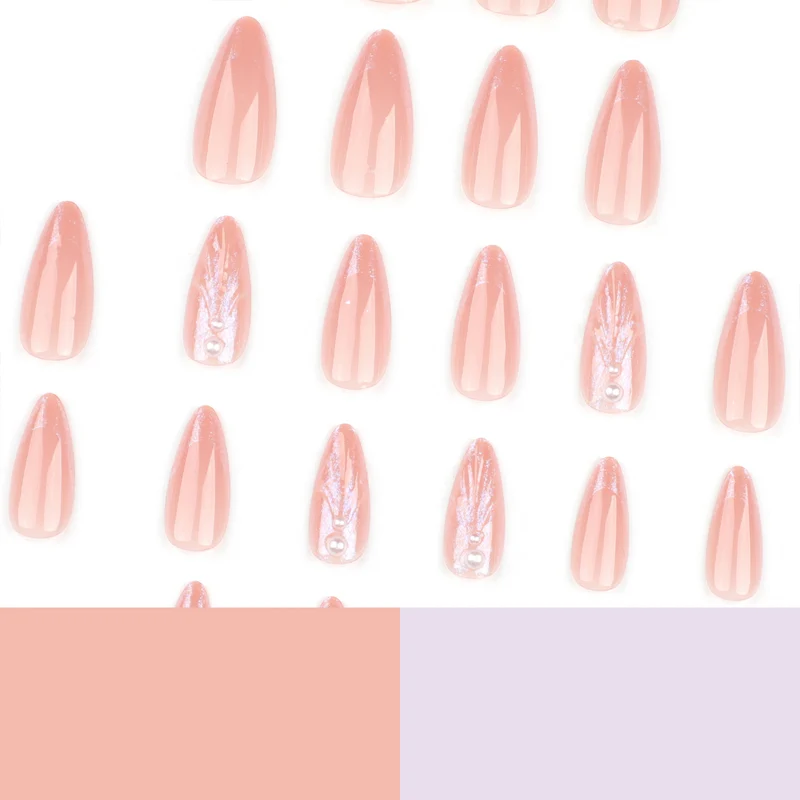Künstliche Nailart mit geschwungenem Design Karnz