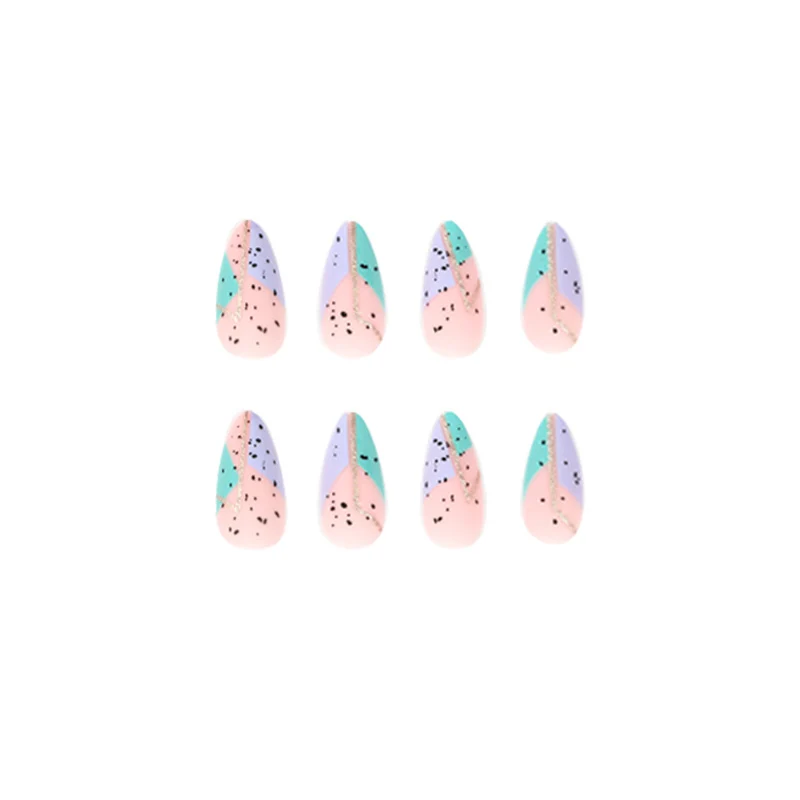 Künstliche Nailart mit einzigartigem geometrischem Design Karnz