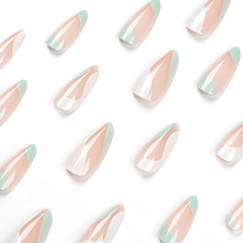 Künstliche Nagelverlängerungen mit stilvollem Design Karnz