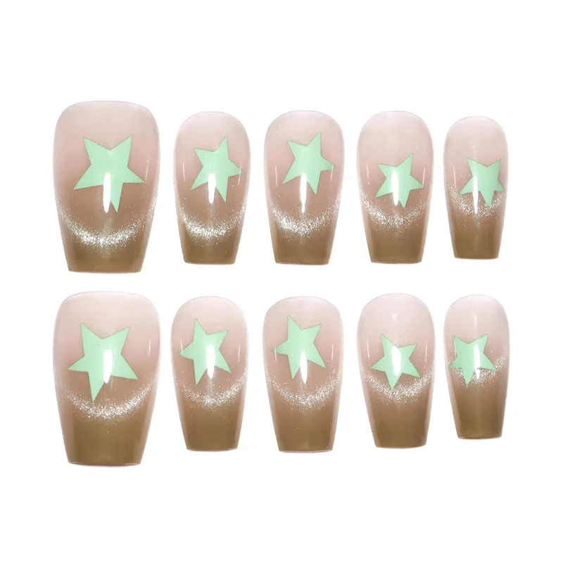Künstliche Nagelverlängerungen mit Shimmer-Effekt und Sternenmotiven Karnz
