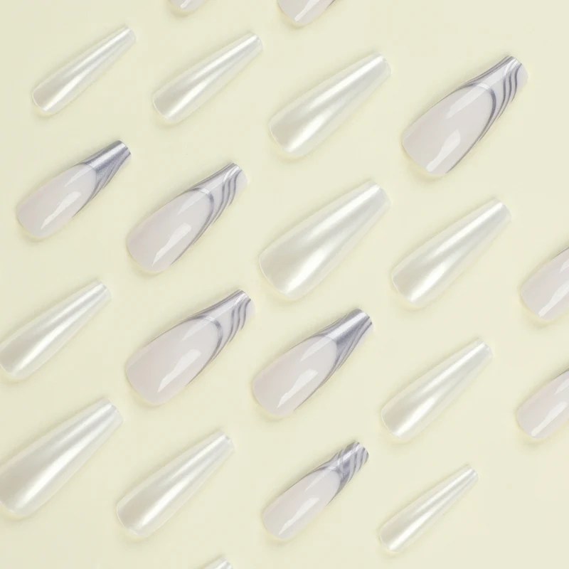 Künstliche Nagelverlängerungen mit marmoriertem Design Karnz