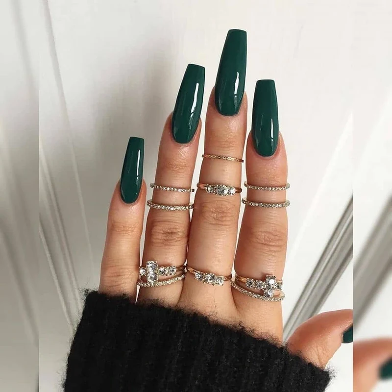 Künstliche Nagelverlängerungen mit Hochglanz-Finish Karnz