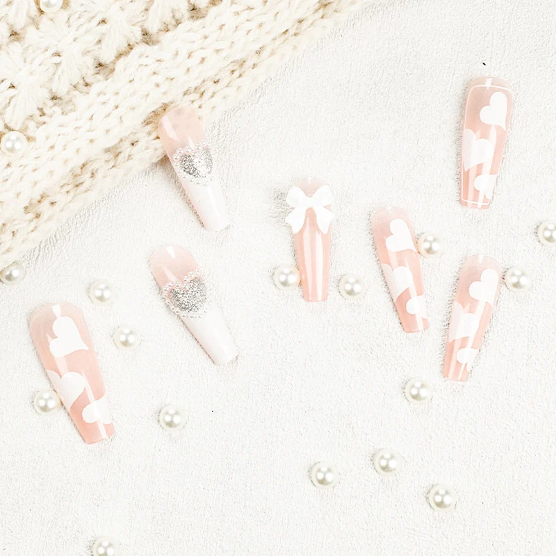 Künstliche Nagelverlängerungen mit elegantem Floral-Design Karnz