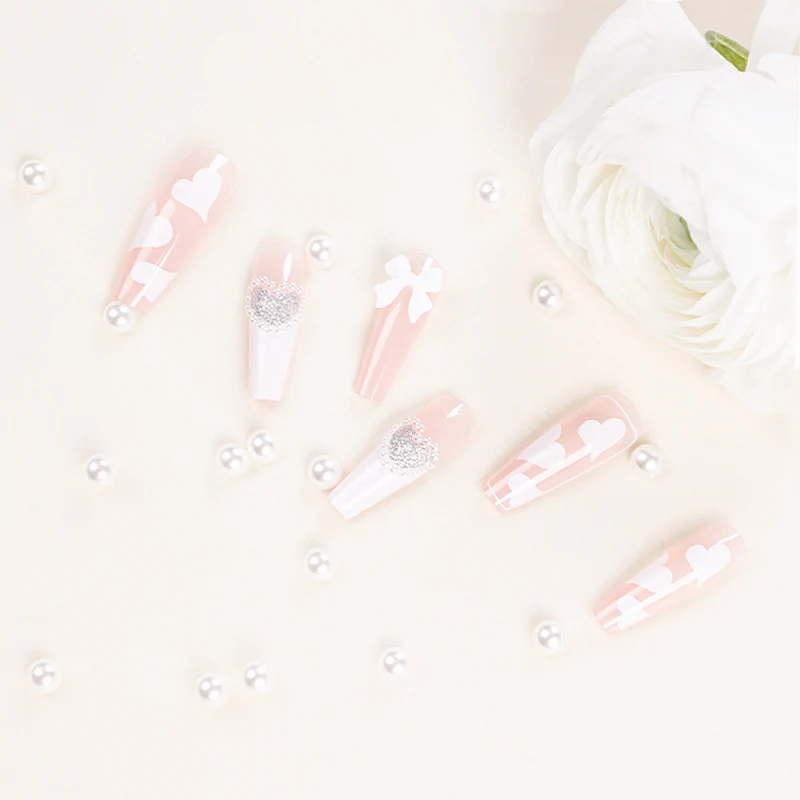 Künstliche Nagelverlängerungen mit elegantem Floral-Design Karnz
