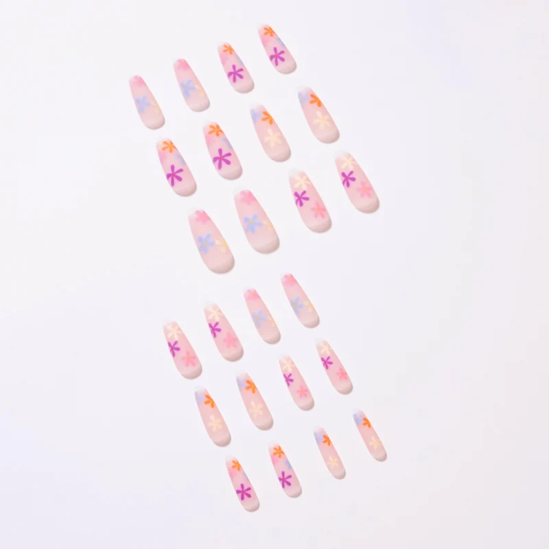 Künstliche Nagelverlängerungen mit buntem Blumenmuster Karnz