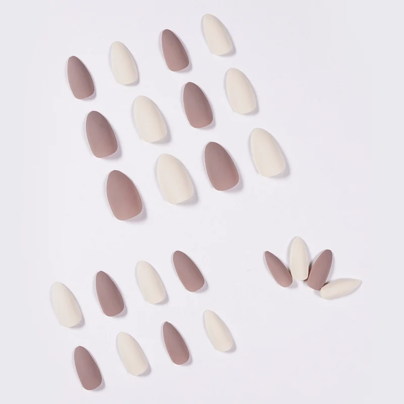 Künstliche Nagelverlängerungen im eleganten Stiletto-Design Karnz