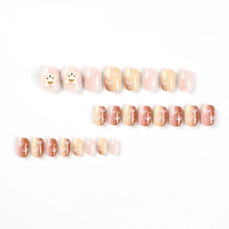 Künstliche Nagelkunst mit Wolken-Design Karnz