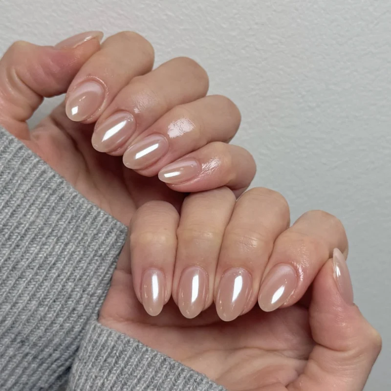 Künstliche Nagelkunst mit verspielten Punkten und Schleifen Karnz