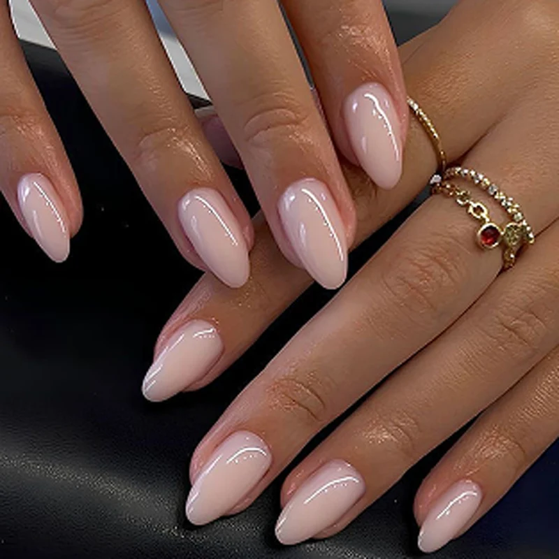 Künstliche Nagelkunst mit verspielten Punkten und Schleifen Karnz