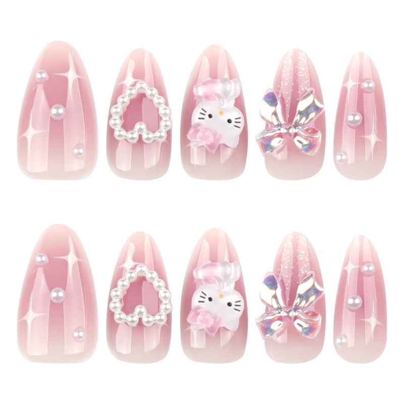 Künstliche Nagelkunst mit verspielten Designs und 3D-Elementen Karnz