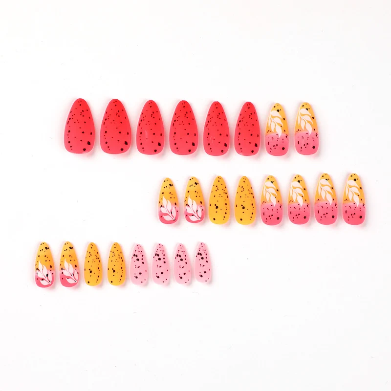 Künstliche Nagelkunst mit floralem Ombre-Design Karnz