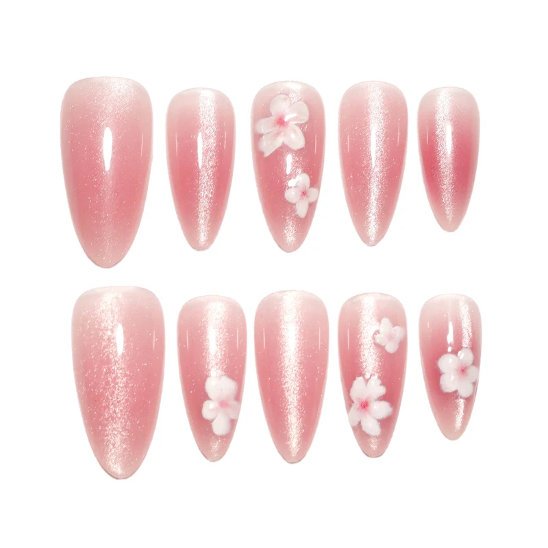 Künstliche Nagelkunst mit floralem Design Karnz