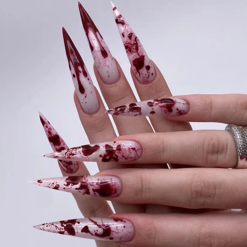 Künstliche lange Stiletto-Nägel mit Blutdesign Karnz
