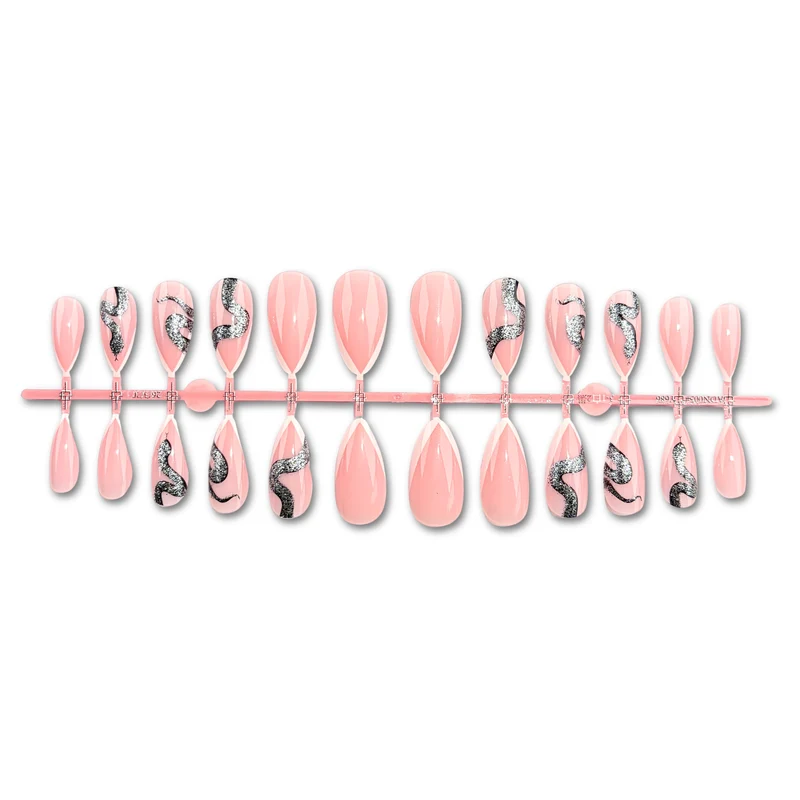 Glamouröse Design-Nägel Karnz