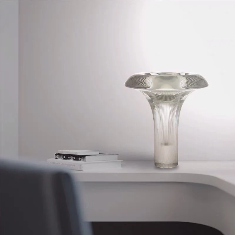 Elegante künstlerische Glasmittelstück